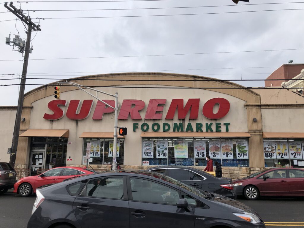 Supremo Supermarket Vendor